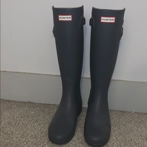 Hunter Boots (Matte Gray)